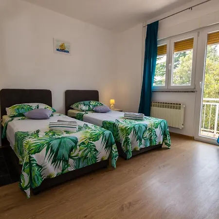 Jenny With Parking, Wi-fi And Sea View Apartment *