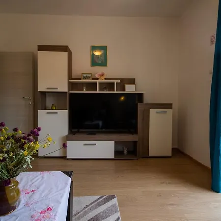 Jenny With Parking, Wi-fi And Sea View Apartment *