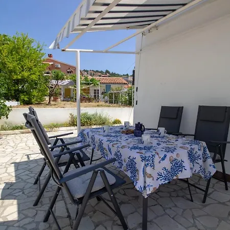 Apartment Jenny With Parking, Wi-fi And Sea View *