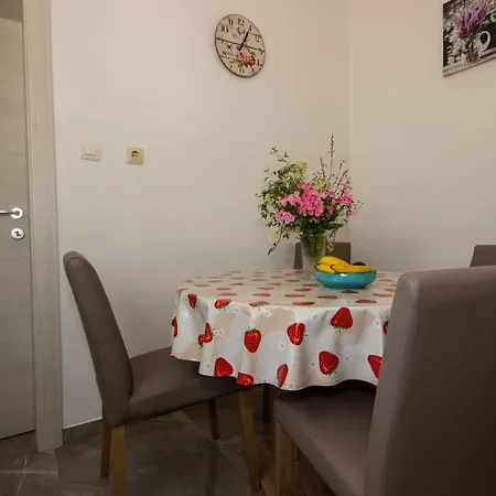 Jenny With Parking, Wi-fi And Sea View Apartment *