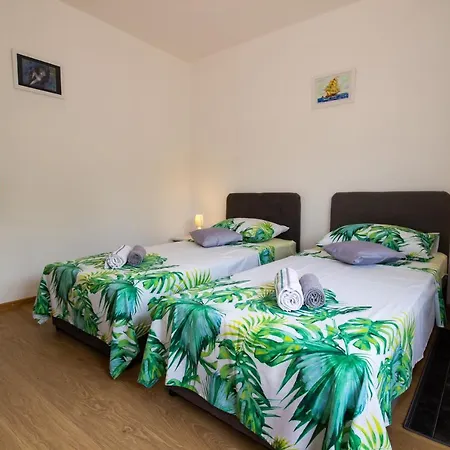Jenny With Parking, Wi-fi And Sea View *