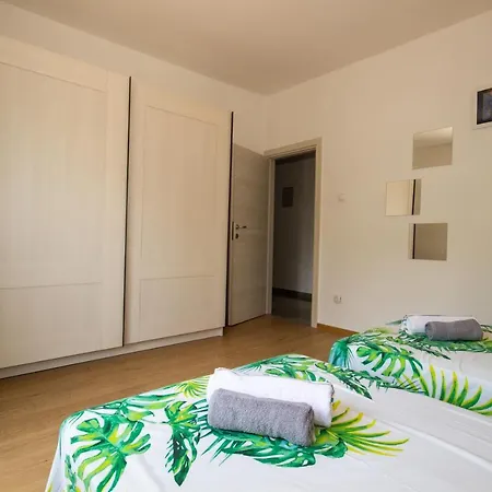 Apartment Jenny With Parking, Wi-fi And Sea View *