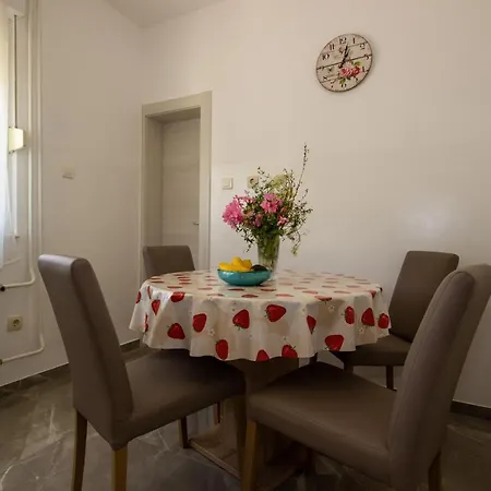 Jenny With Parking, Wi-fi And Sea View Apartment