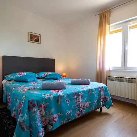 Apartment Jenny With Parking, Wi-fi And Sea View
