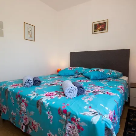 Jenny With Parking, Wi-fi And Sea View *